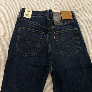 Women’s Levi’s ribcage bell bottom jeans, size 27